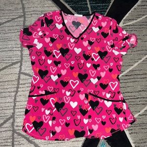 Heart print 💗 scrub star top